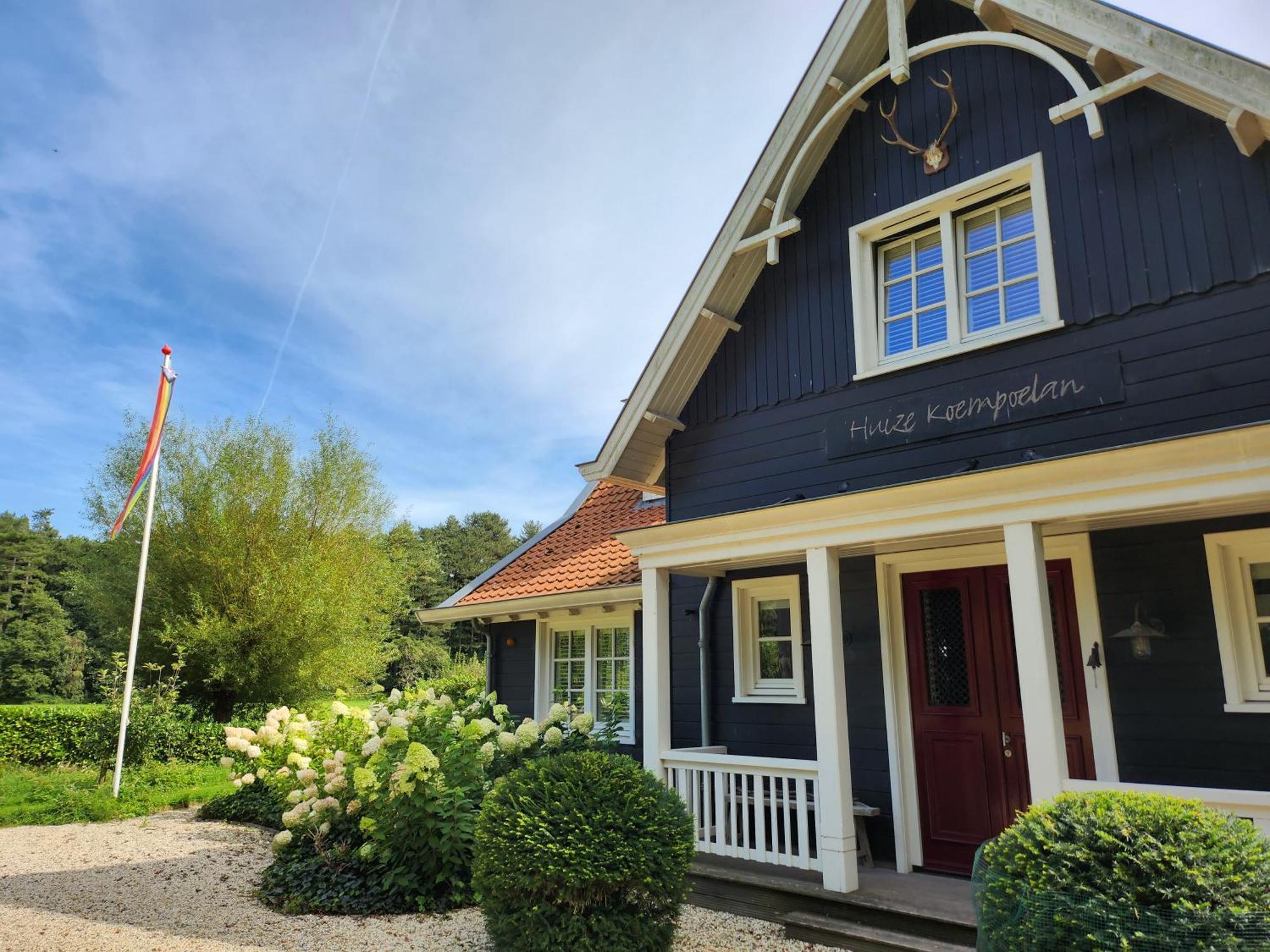 Bed and Breakfast Huize Koempoelan Naarden Exterior foto